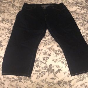 Excellent condition dark denim capris Levi Strauss